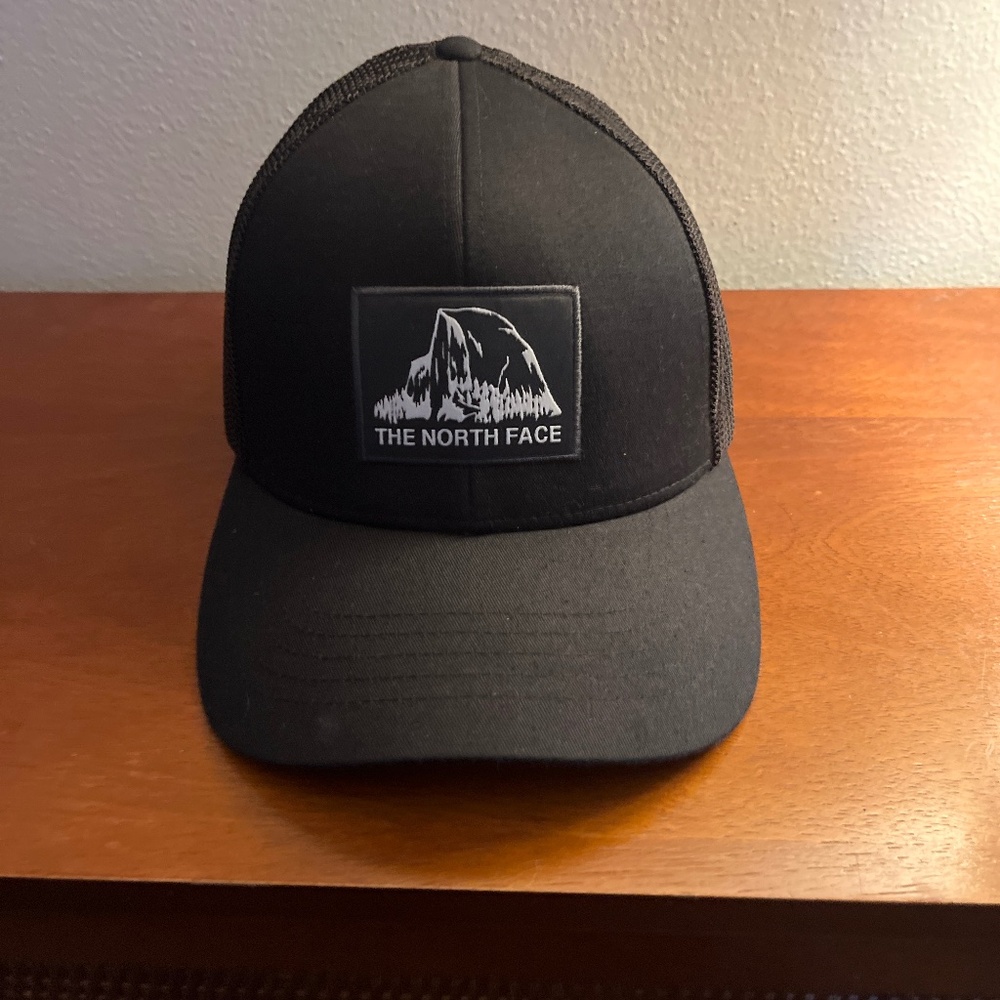 Northface Men’s Trucker Hat